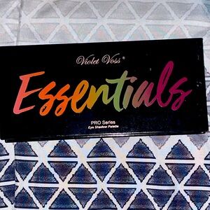 Violet Voss Essentials - Pro Series EyeShadow Pallete